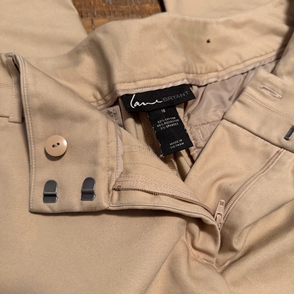 Lane Bryant Beige Cropped Pants Sz 18 Stains on Rear Left Leg - Picture 5 of 10